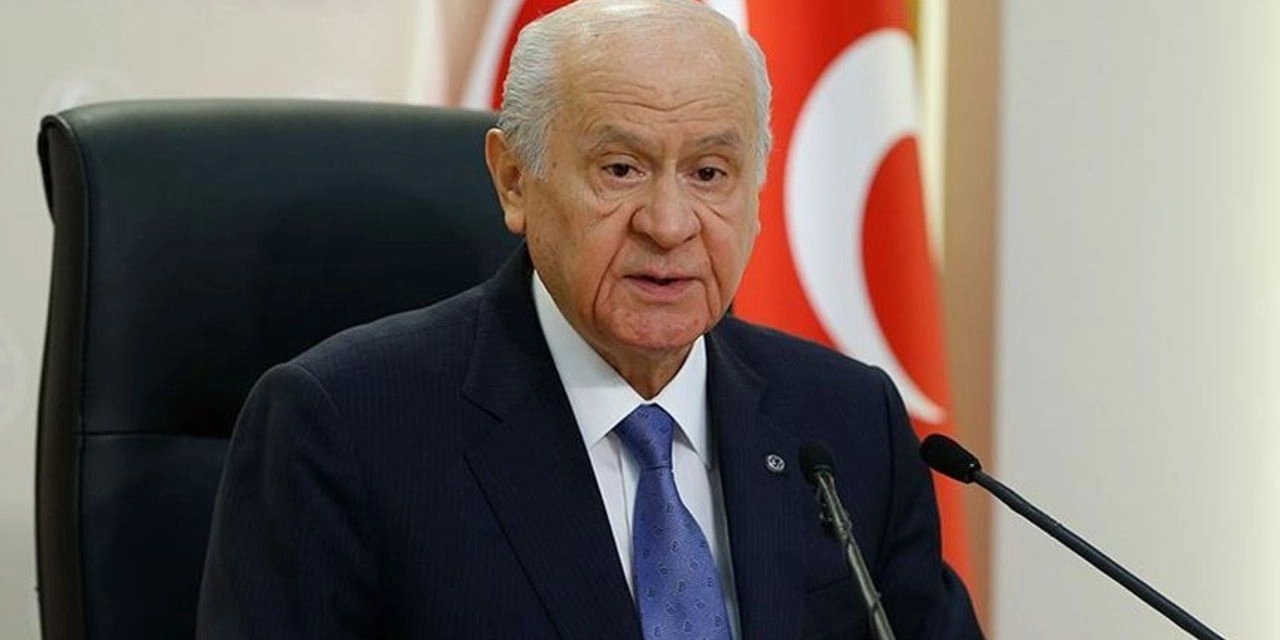 Bahçeli 'kara kaplı dosya'yı çıkarıp 154 kişiye gözdağı verdi