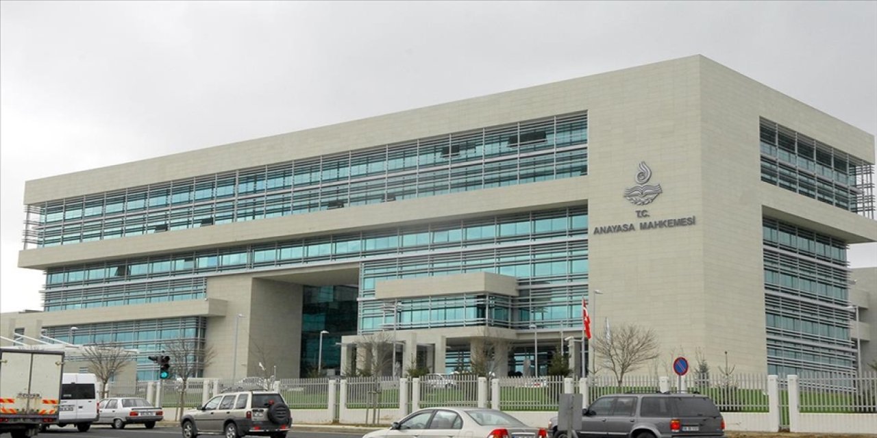 Dijital hamleler: AYM sitesinin fişi çekildi... AYM paylaşımını sildi