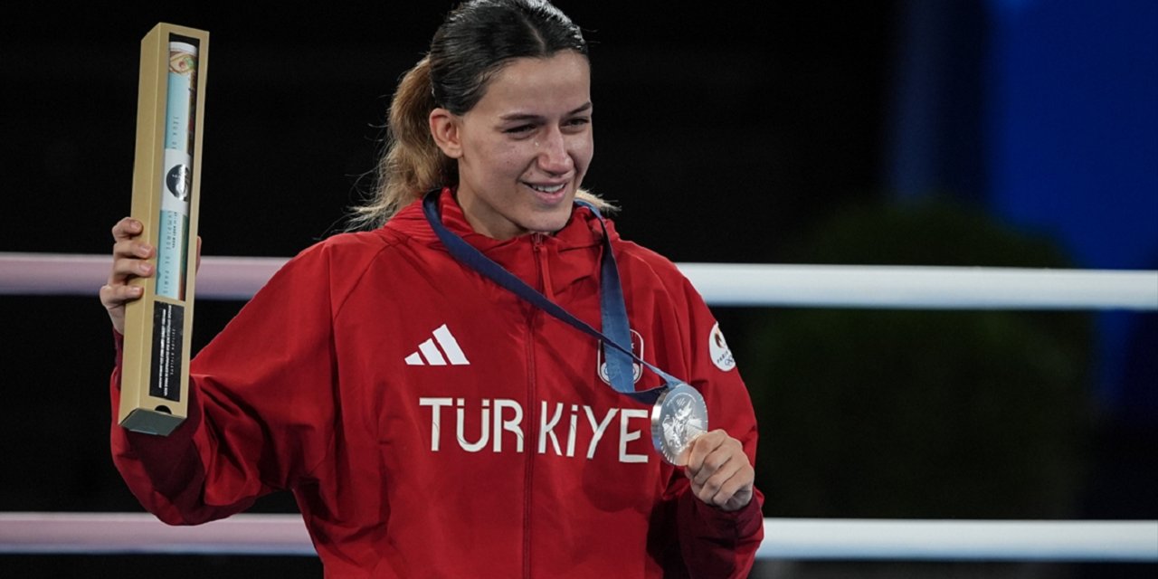 Hatice Akbaş gümüş madalya kazandı