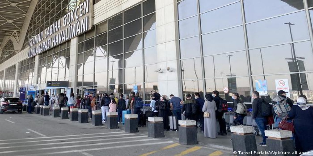 Yurt dışına çıkacaklar dikkat: Uygulama yürürlüğe girdi