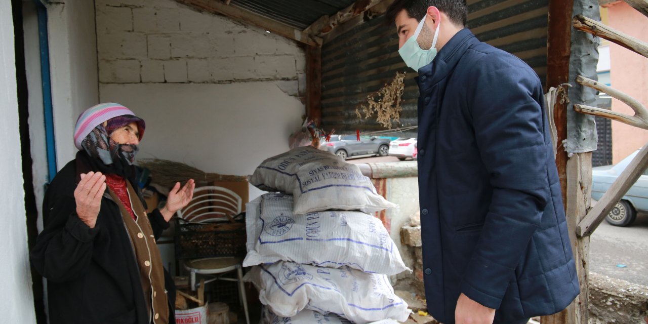 Sivas Belediyesi'nden ihtiyaç sahiplerine 500 lira yakacak yardımı