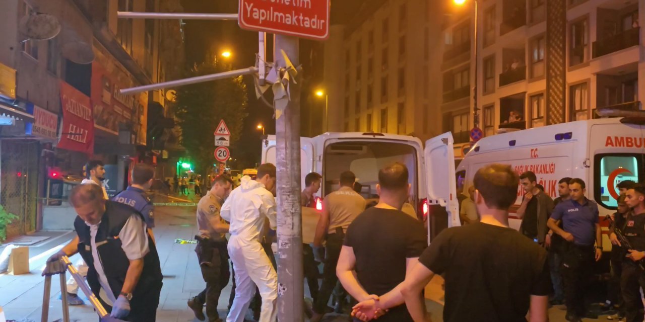 Caddede yürüyen 3 kişiye silahlı saldırı: 1 ölü, 1 yaralı