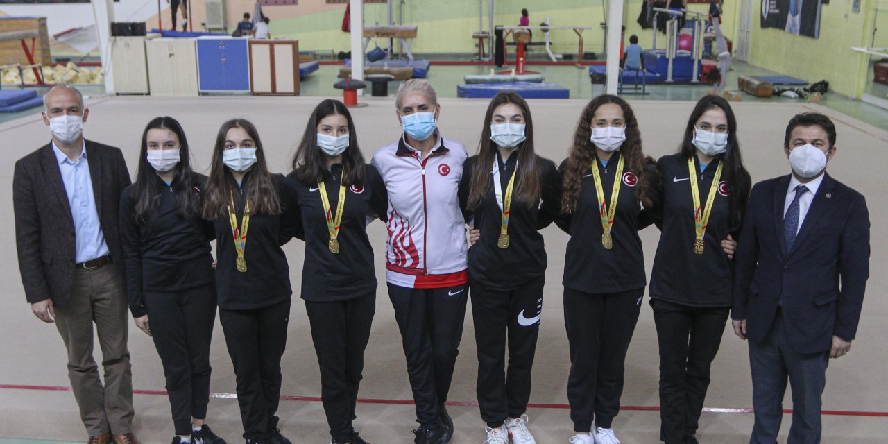 Şampiyon cimnastikçiler başarıya giden yolu DHA'ya anlattı