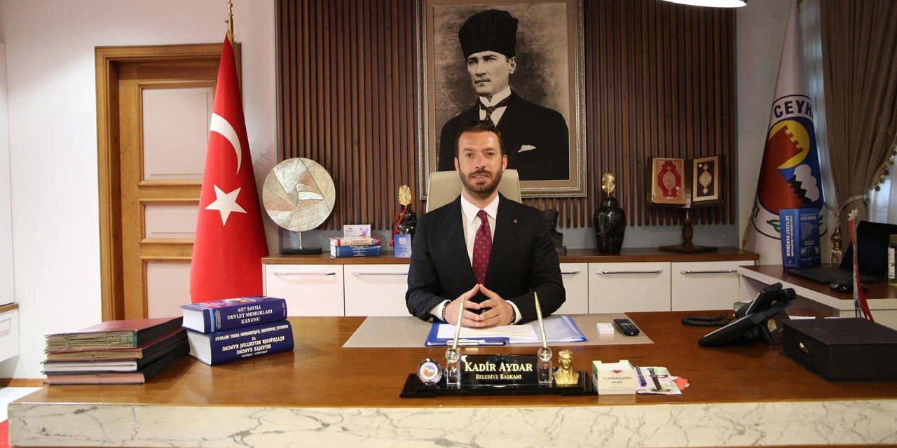 CHP'li Ceyhan Belediye Başkanı Kadir Aydar'a siyasi yasak getirildi.