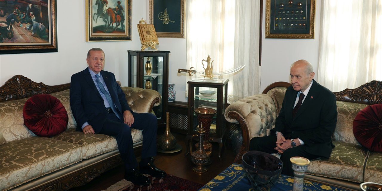 Bahçeli kapıda tesbihle bekledi: Erdoğan ile Bahçeli görüşmesi başladı