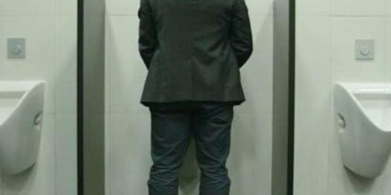 Ertuğrul Özkök: Hangi siyasetçi çişini yaparken, kabine değişikliğinde bakan olarak atandığını öğrendi?