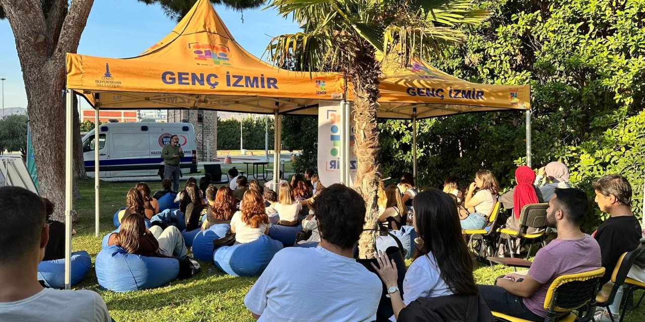 İzmir'de gençlerin deneyim yolculuğu başladı