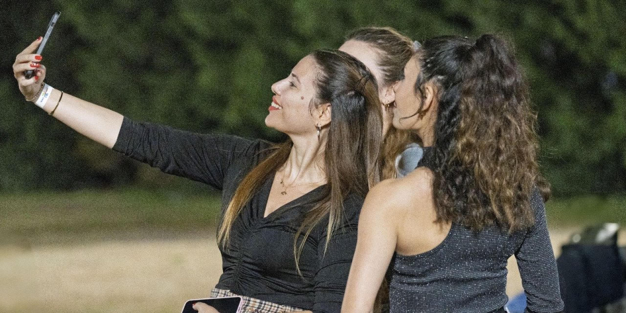 İzmir'de gençler eğlence dolu festivalde buluştu