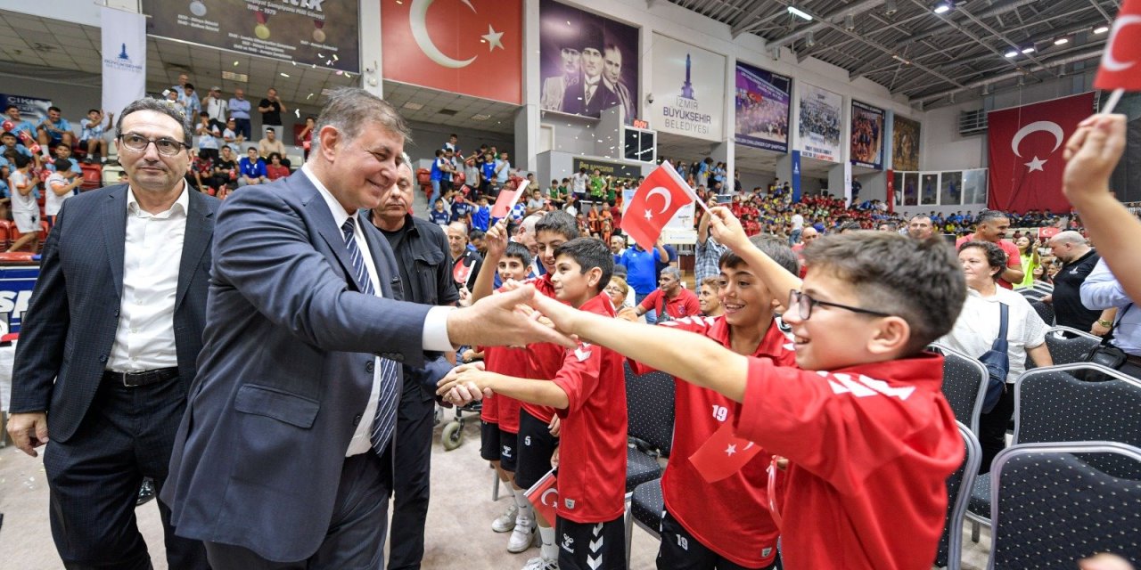 İzmir’in gençlik ve spor eylem planları için düğmeye basıldı