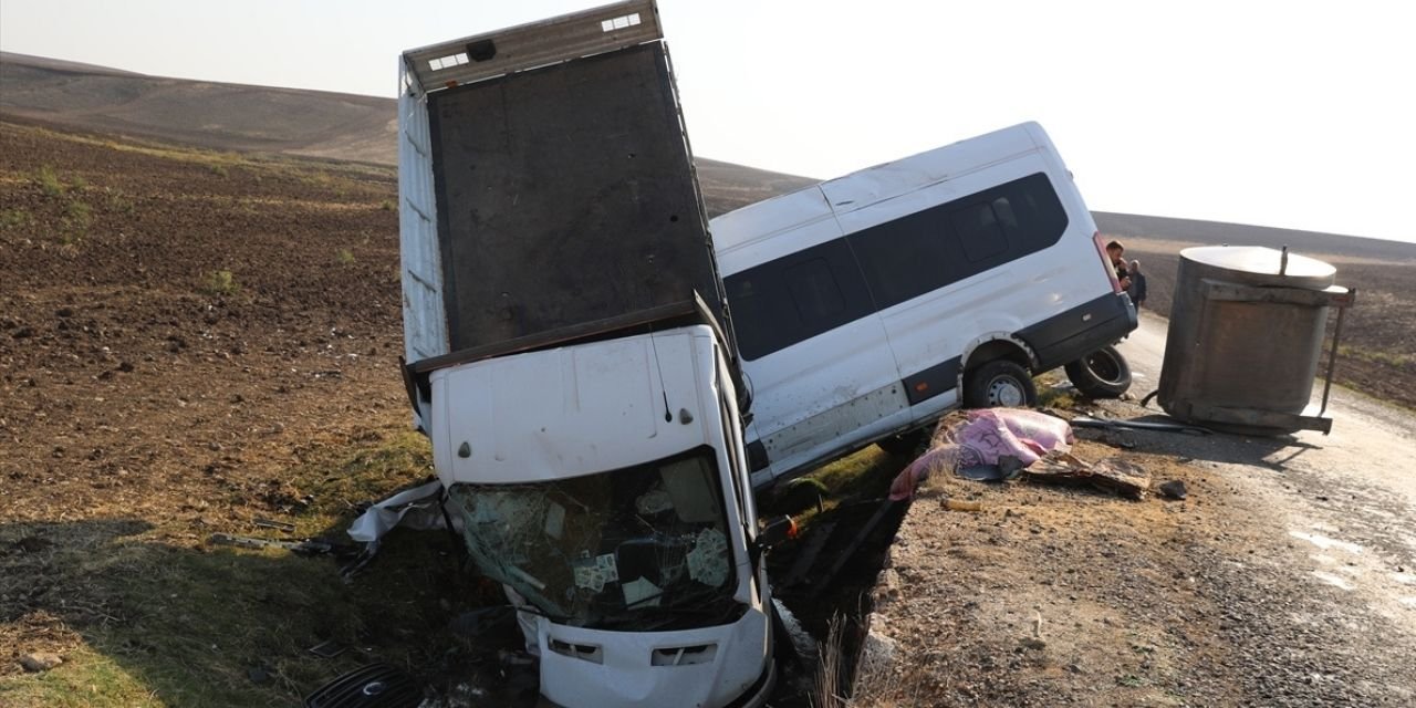 Diyarbakır’da trafik kazası: 15 öğretmen yaralandı