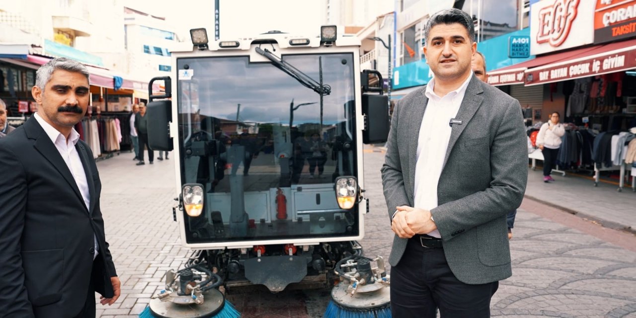 Ataşehir’de Temizlik Süpürme Araçları Hizmete Başladı