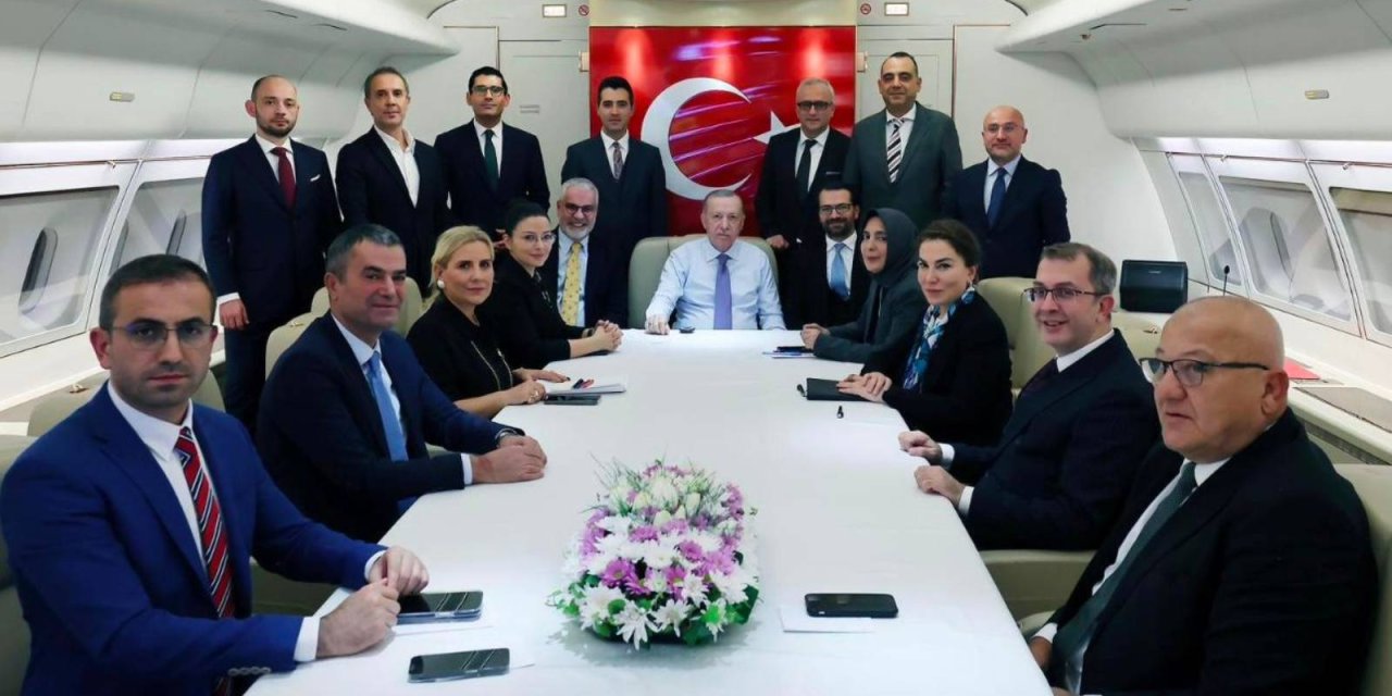 Ertuğrul Özkök | A330 kulisi: Herkes ciddiyken sağdaki niye kahkahayla gülüyor