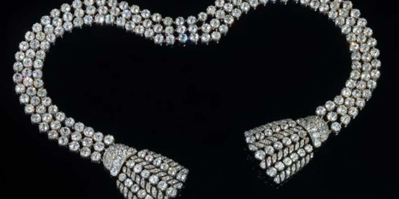 Marie Antoinette'in kolyesi 4,81 milyon dolara satıldı