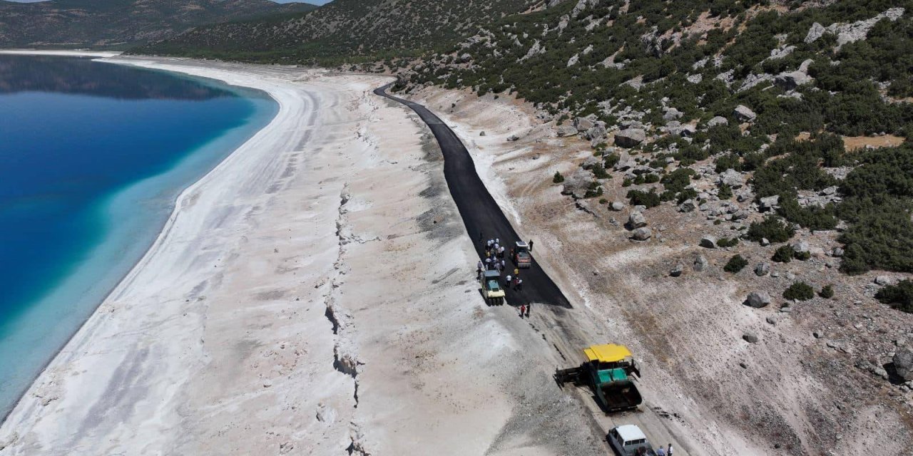 Salda Gölü'nün suyu 3 ayda 20 metre çekildi