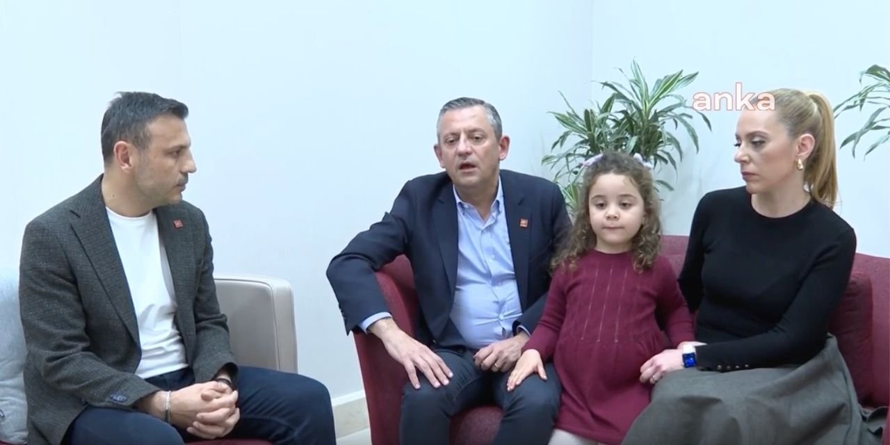 CHP lideri Özgür Özel ve CHP İstanbul İl Başkanı Özgür Çelik Tayfun Kahraman’ın eşi Meriç Kahraman ve kızı Vera ile bir araya geldi..