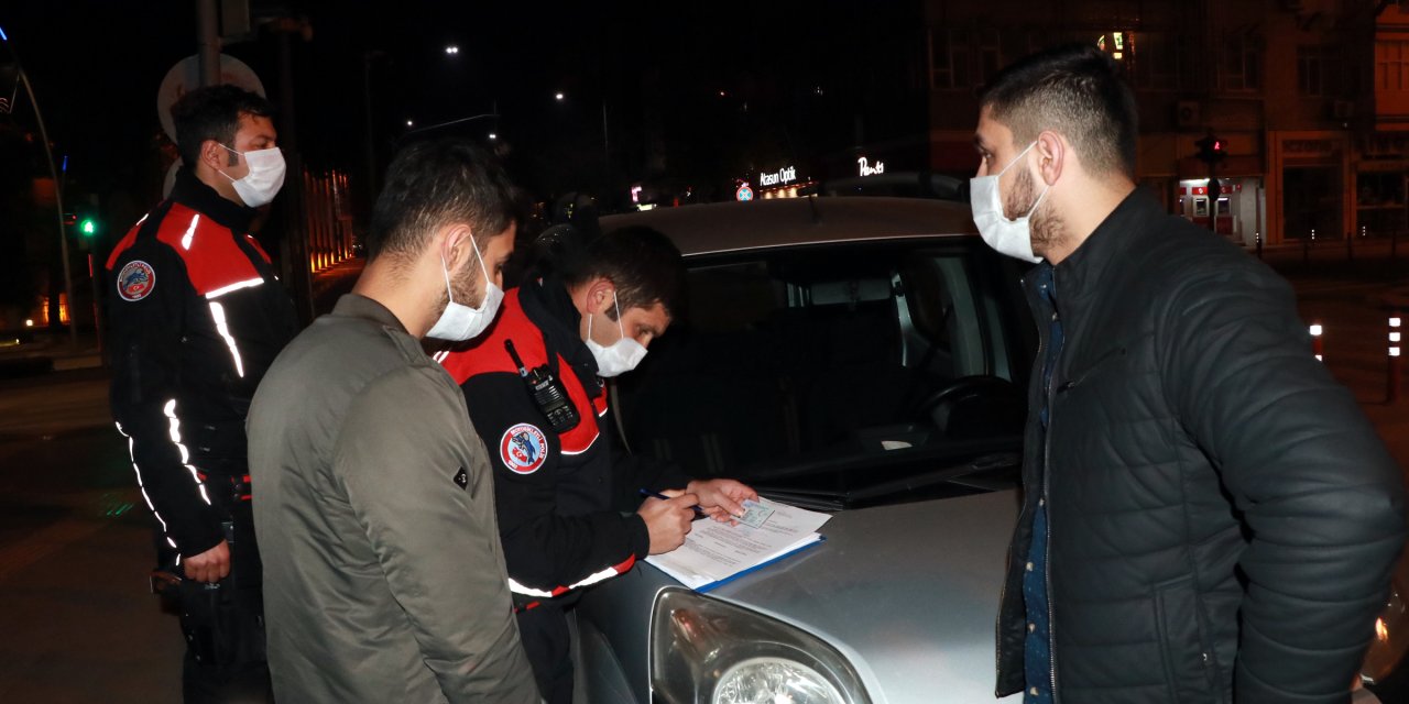 Kısıtlamanın ilk dakikalarında ceza yediler, hafta içi yasak olduğunu bilmediklerini söylediler