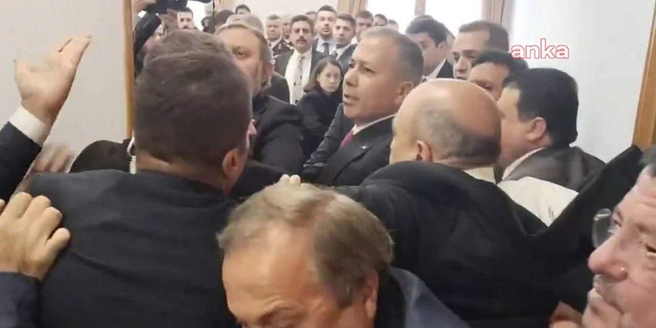 Meclis'te kayyım gerginliği: Ali Yerlikaya kamerayı itekledi