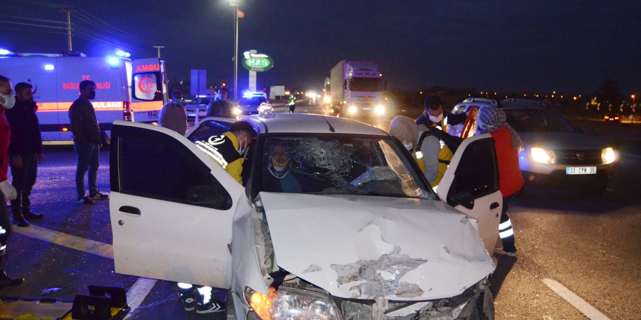 Aksaray'da iki otomobil çarpıştı: 3 yaralı