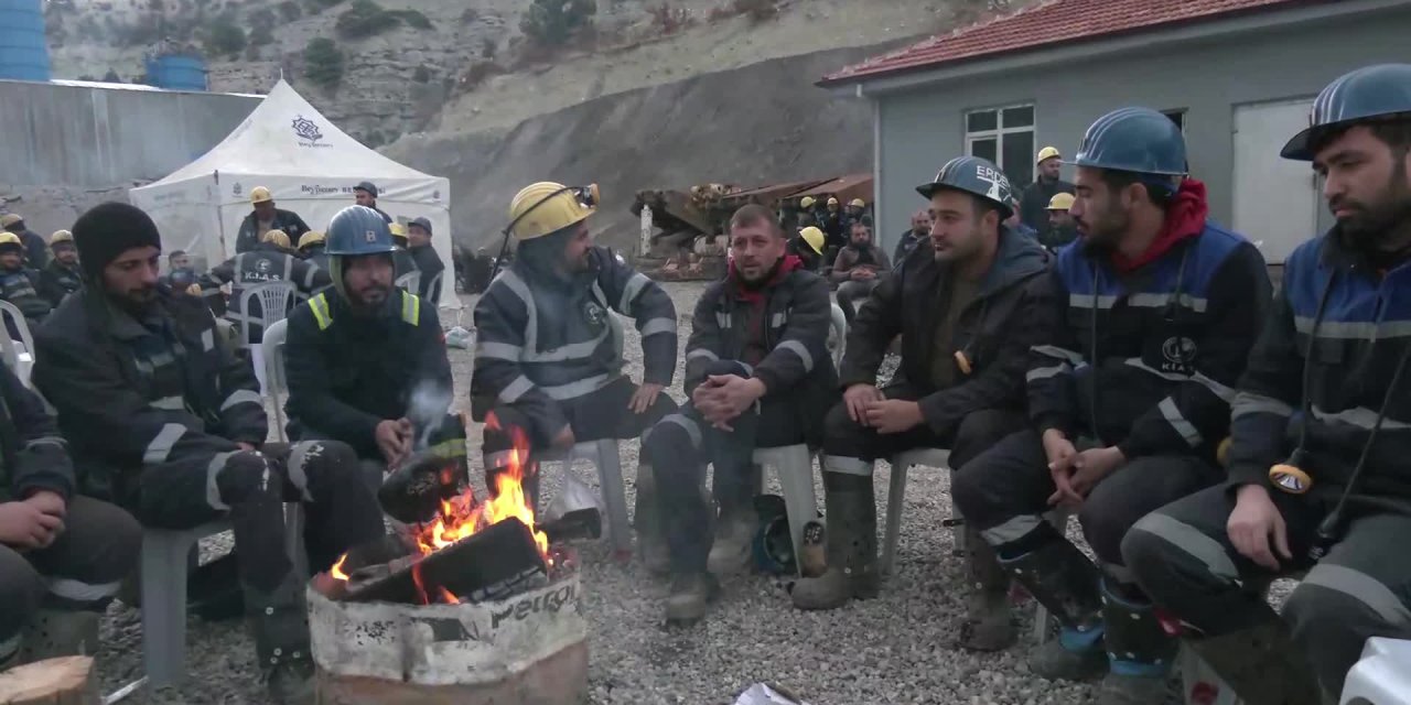 Yer altında da yeryüzünde de eylem: Madenciler 24 saati geride bıraktı