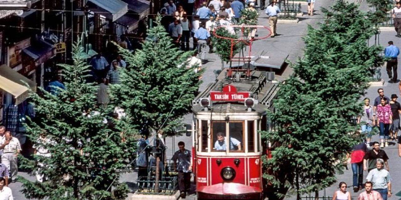 Ertuğrul Özkök: Hadise’nin yeni şarkısı ile gelen eski Türkiye özlemi; "Biz bizeydik nostaljisi"