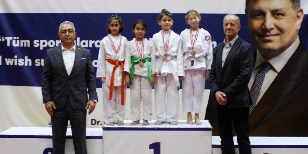 Başöğretmen Atatürk anısına şölen havasında turnuva