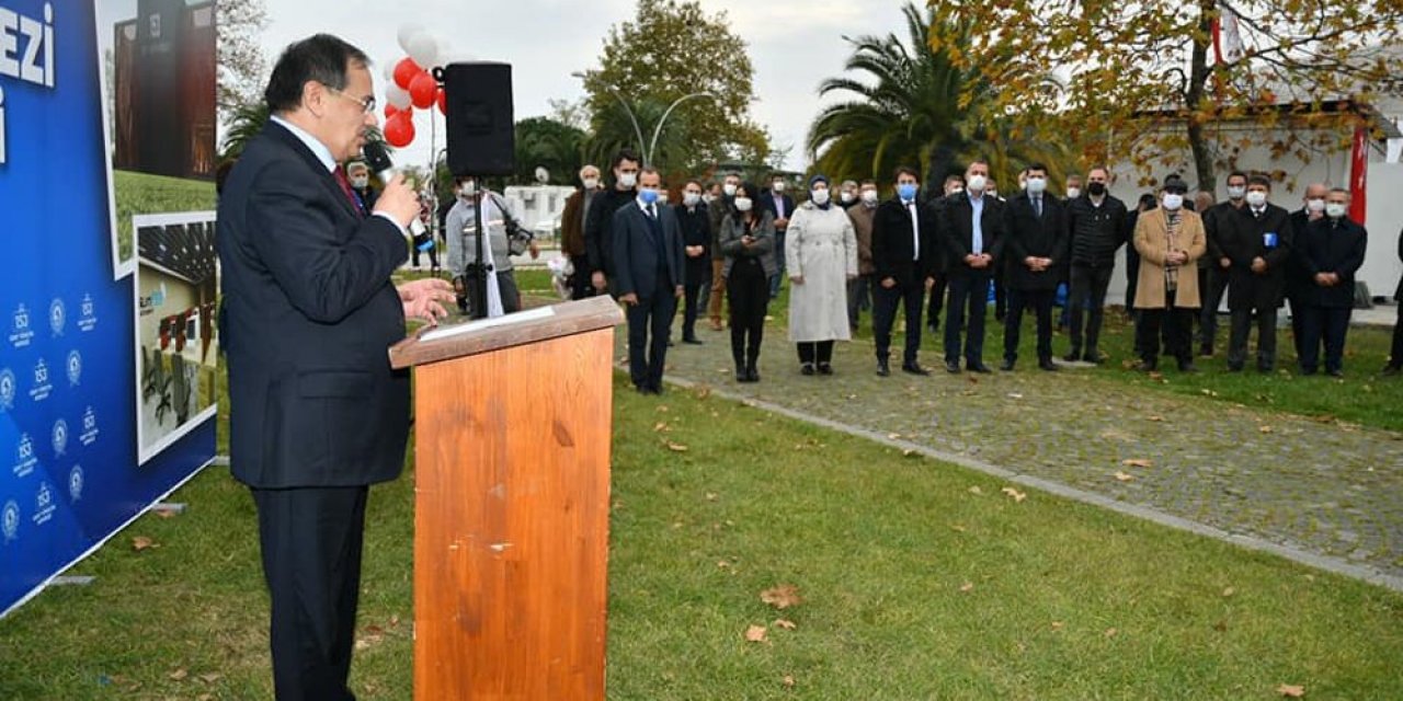 AKP'li Başkana büyük tepki! Karantinada olması gerekirken meydanlarda boy gösterdi...