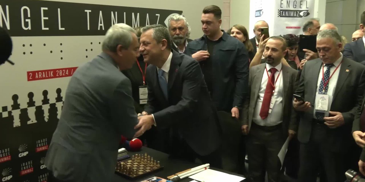 Özgür Özel, Görme Engelliler Satranç Turnuvası’nın açılışını yaptı… “Bu turnuvaları belediye başkanlarımıza ödev olarak ileteceğiz”