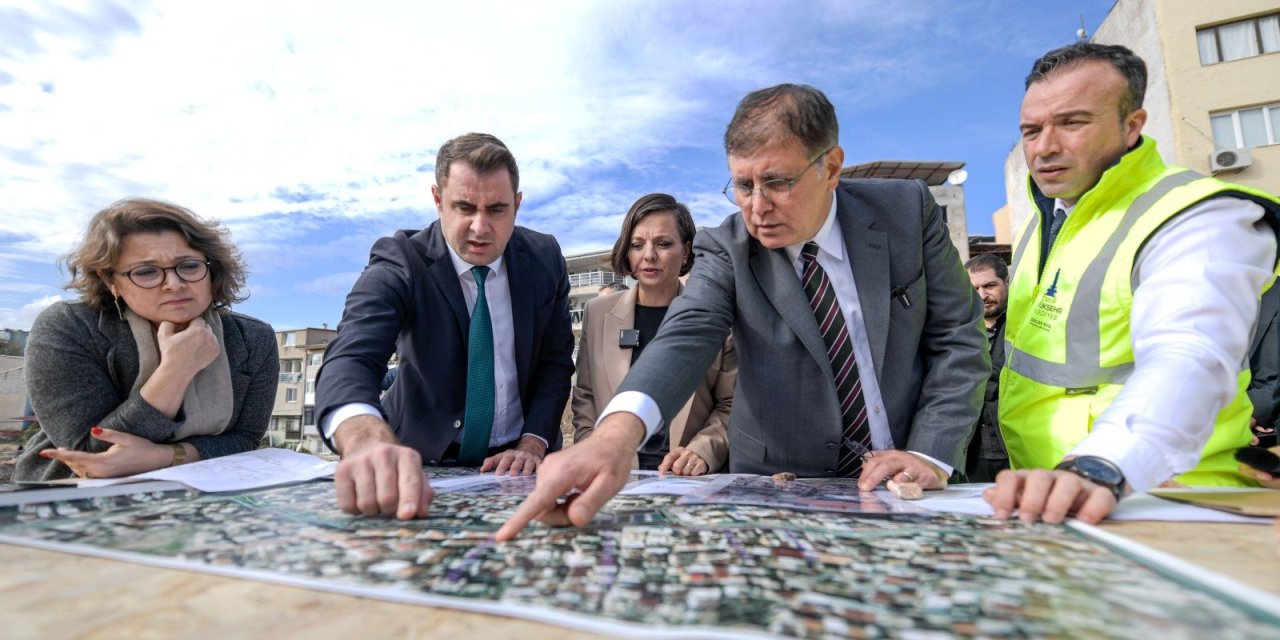 İzmir Dostluk Bulvarı’nda bağlantı yolu çalışmaları başladı