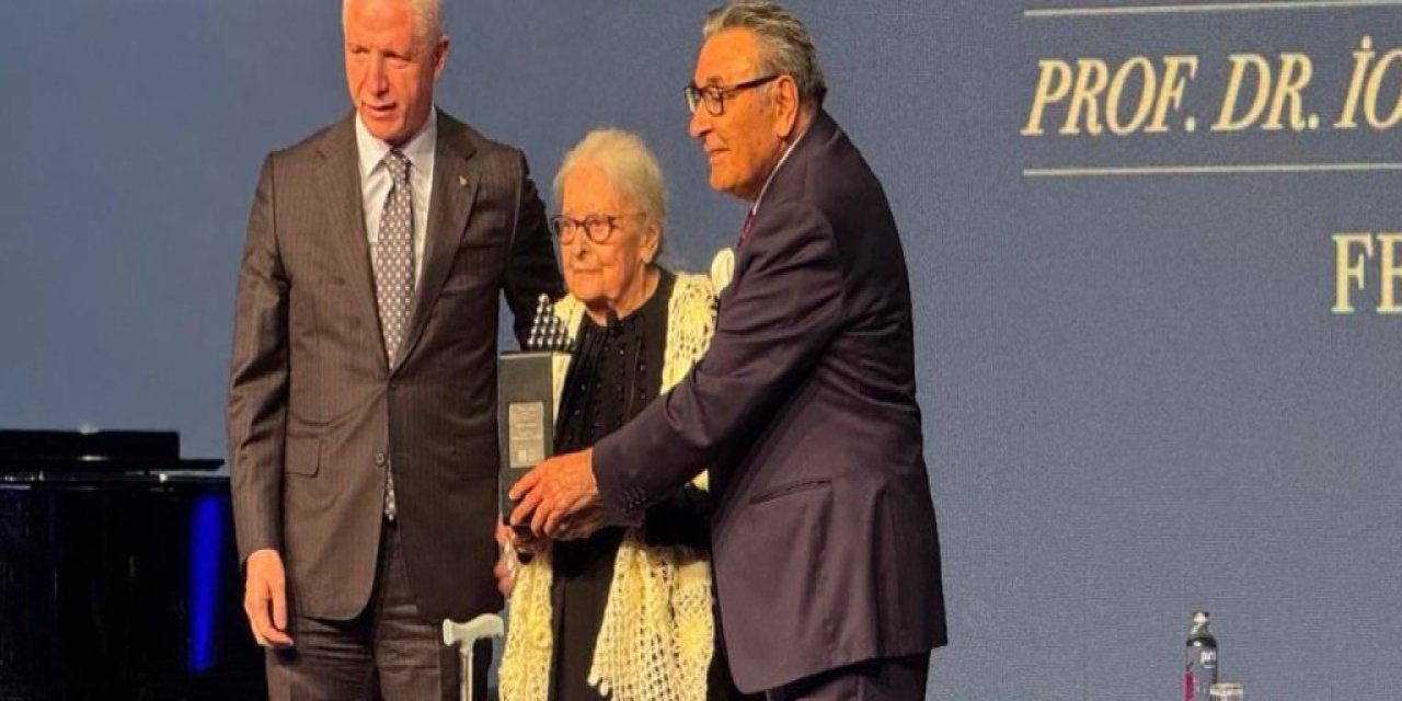 Ertuğrul Özkök: Dün akşam Aydın Doğan ödül verirken aklıma gelen soru