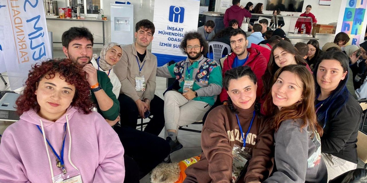 İzmirli gençler “fark edil-fark ettir” diyerek buluştu