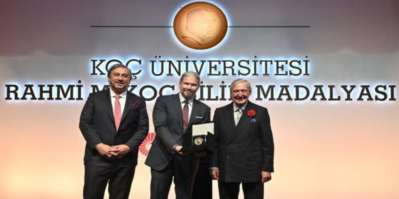 Ertuğrul Özkök: Rahmi Koç Bilim Ödülü Big Lebowski filminden çıkıp Metallica konserine giden bir bilim insanına verildi