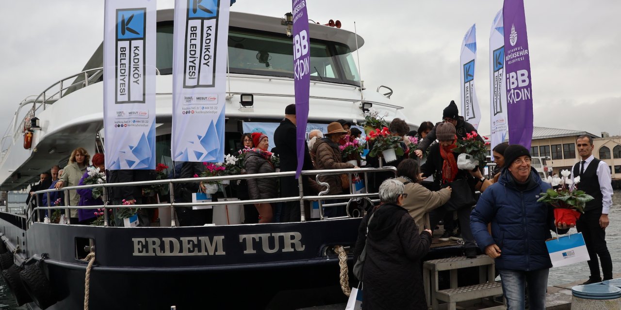 Kadıköy Huzur Vapuru, ilk seferini yaptı