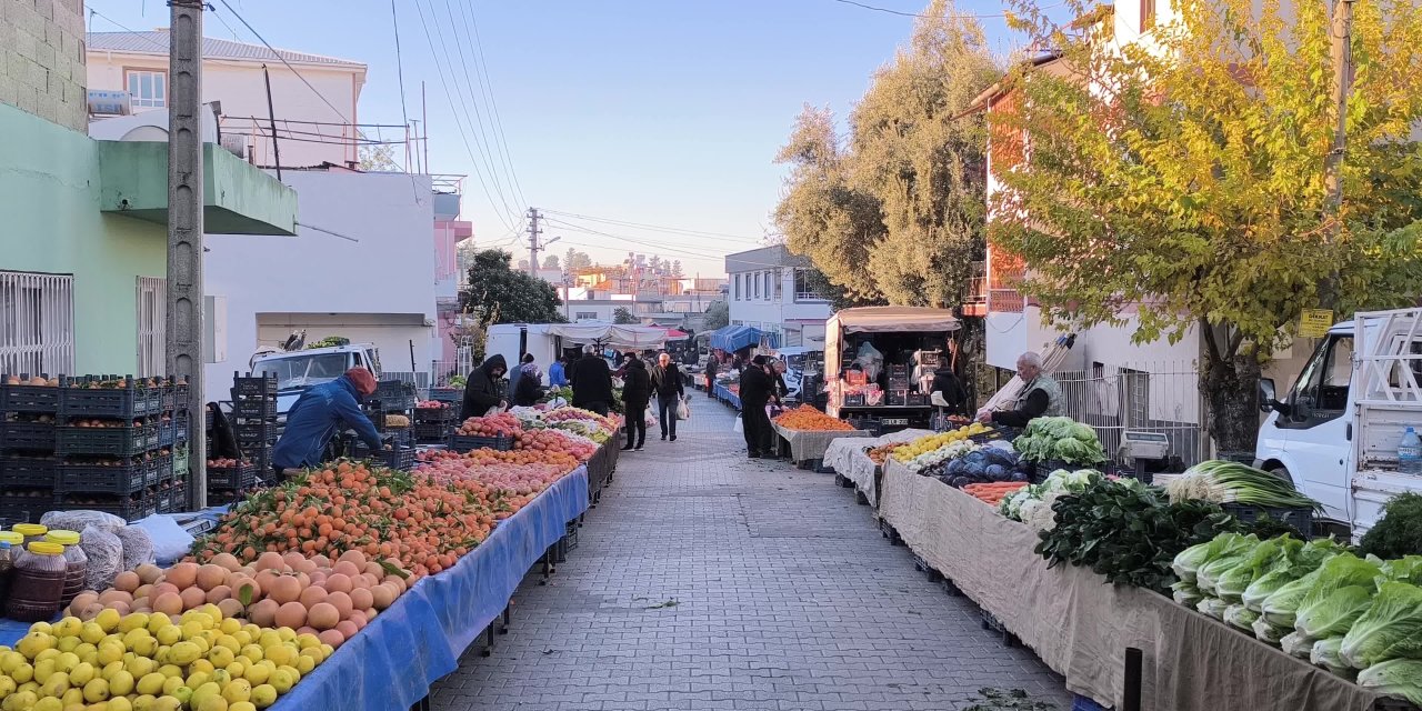 Pazara alışverişe gelen vatandaş: "Öleceğiz öleceğiz, aç dura dura öleceğiz bir gün"