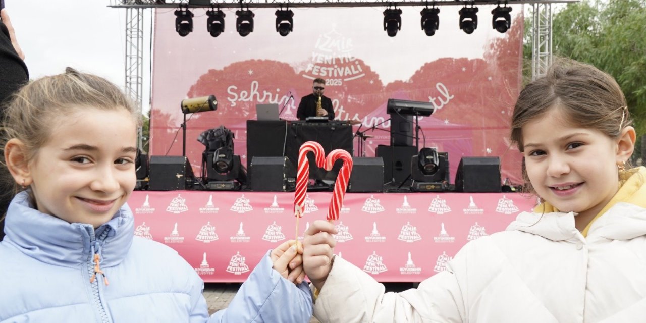 İzmir'de Yeni Yıl Festivali’nde coşku dolu anlar