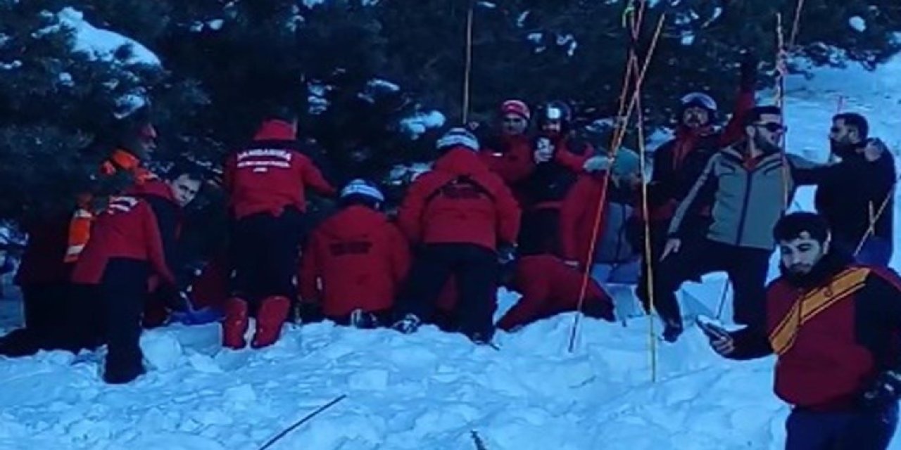 Acı haberi vali açıkladı... Milli Takım sporcuları çığ altında kaldı