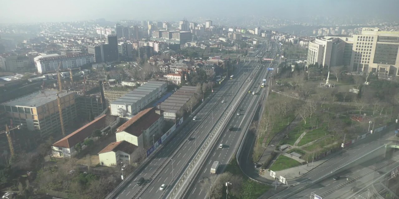 Yeni yılın ilk gününde İstanbul'da yollar ve sokaklar boş kaldı