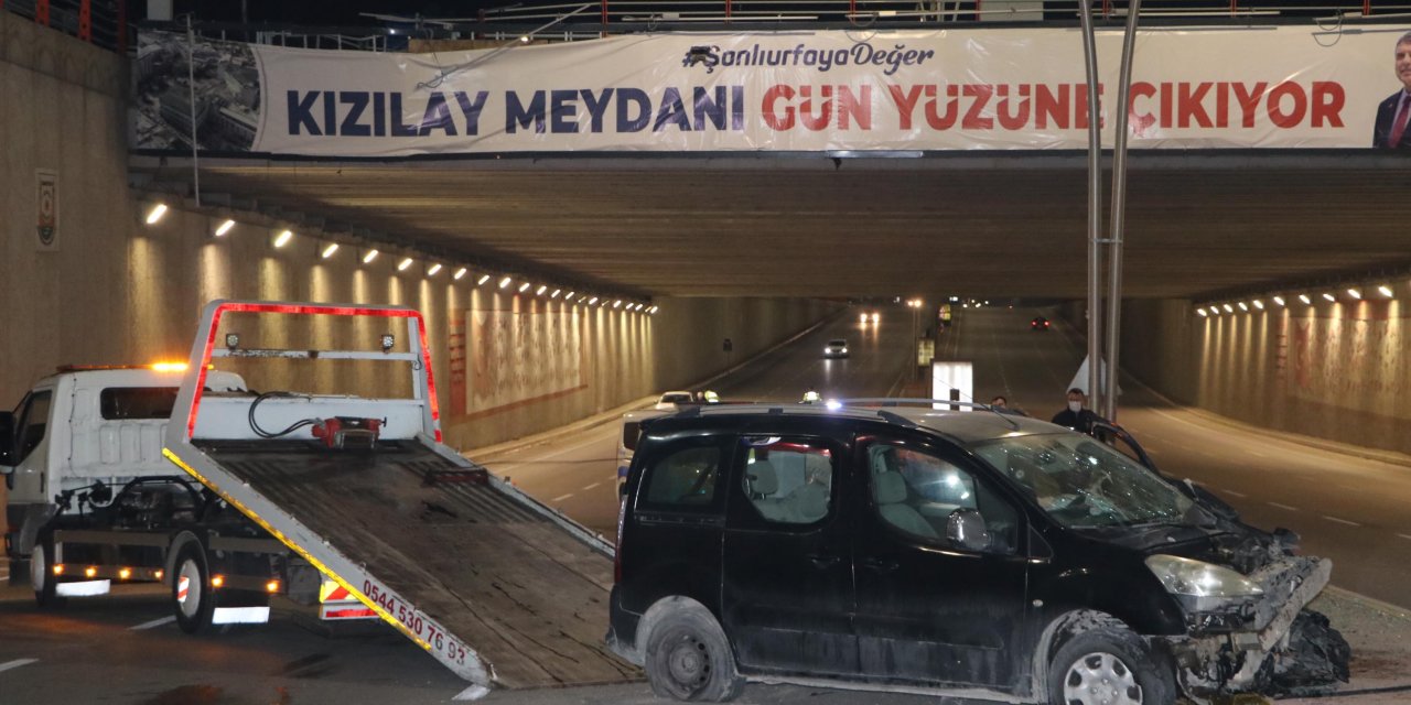 Boş yolda tünele düşen hafif ticari aracın sürücüsü ağır yaralandı