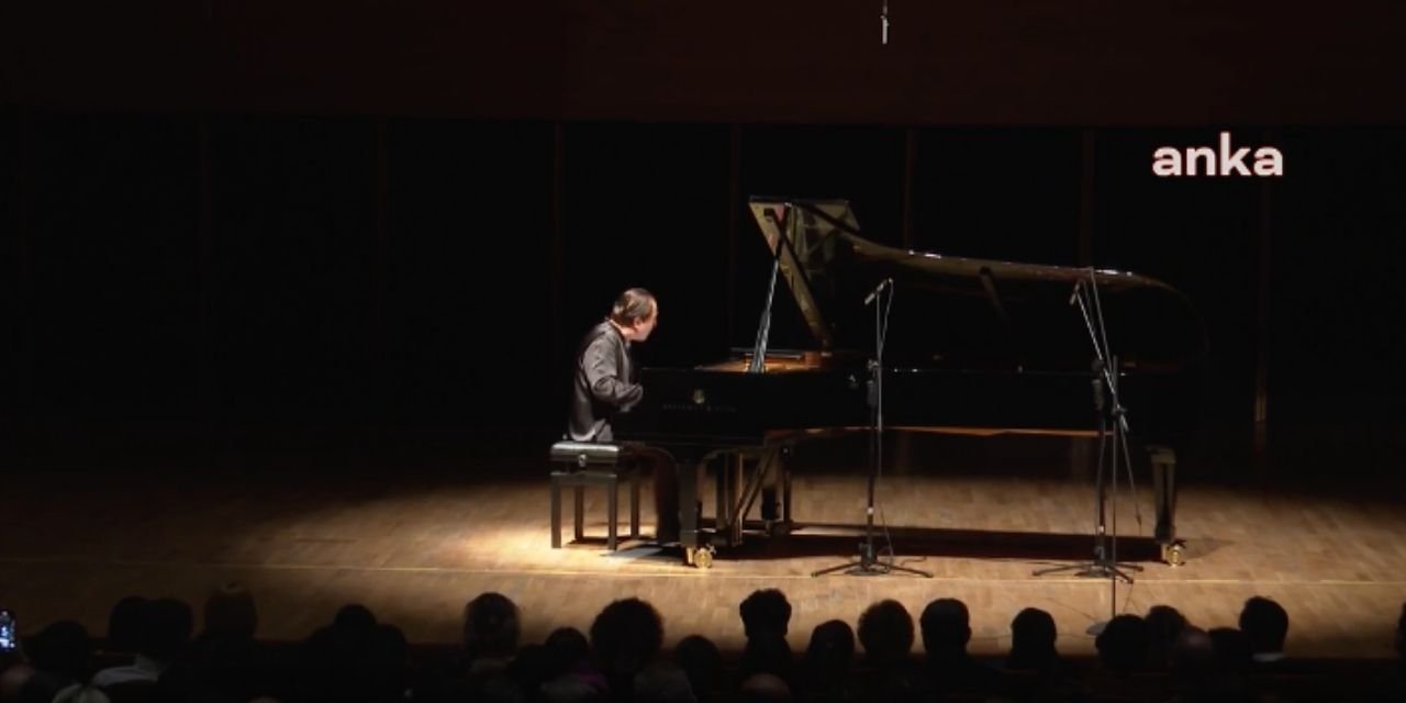 Piyanist Fazıl Say, sahnede 50. yılını İzmirlilerle kutladı