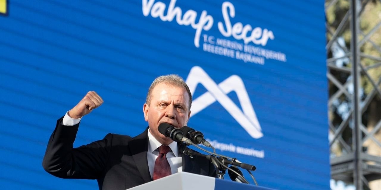Mersin Belediye Başkanı Vahap Seçer'den Akdeniz Belediyesi'ne kayyım tepkisi