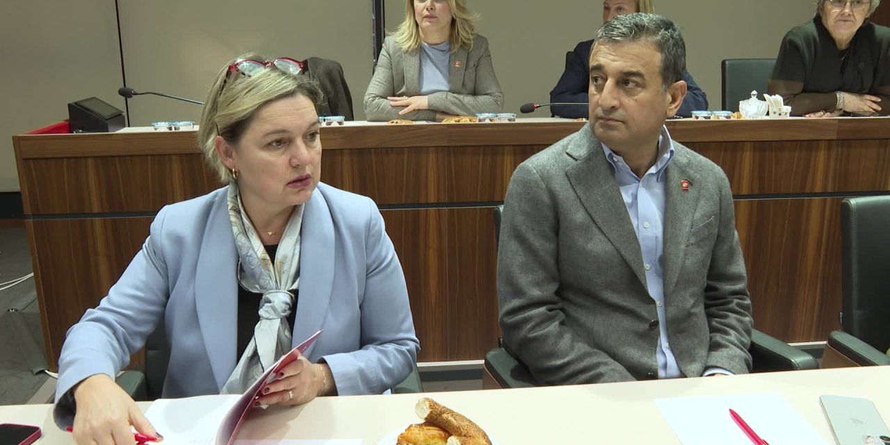 Özgür Özel, CHP İstanbul İl Başkanlığı’nda milletvekilleri ile bir araya geldi