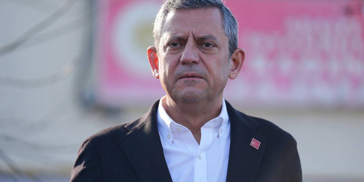 Özgür Özel'den Ümit Özdağ'a adliyede destek ziyareti: "Çok kötü niyetle kurgulanmış siyasi bir operasyonun içindeyiz. Topyekün bir savunma aklını oluşturmak zorundayız"