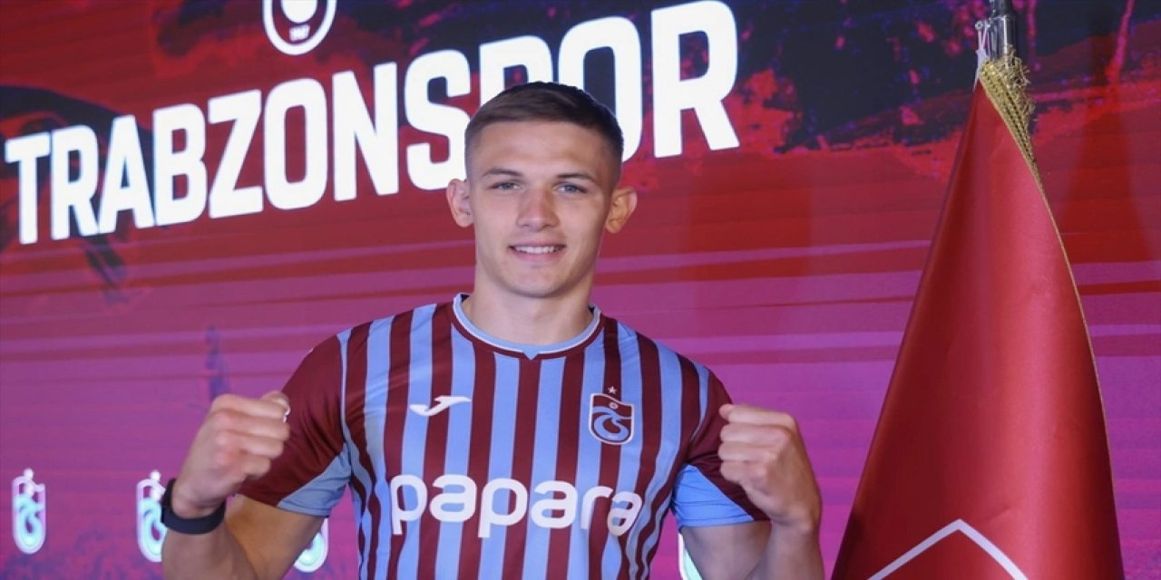 Trabzonspor, kadrosuna kattığı Danylo Sikan için imza töreni düzenledi