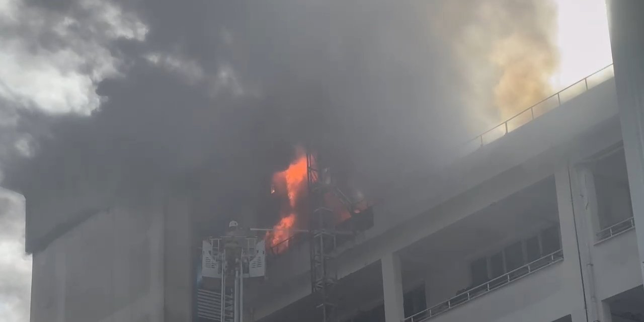 Sultanbeyli'de tekstil atölyesindeki yangın 6 saat sonra söndürüldü