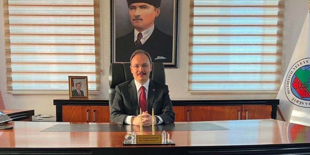 Siirt kayyımının ilk icraatı: İsimlik yaptırıp makamda fotoğraf çektirdi