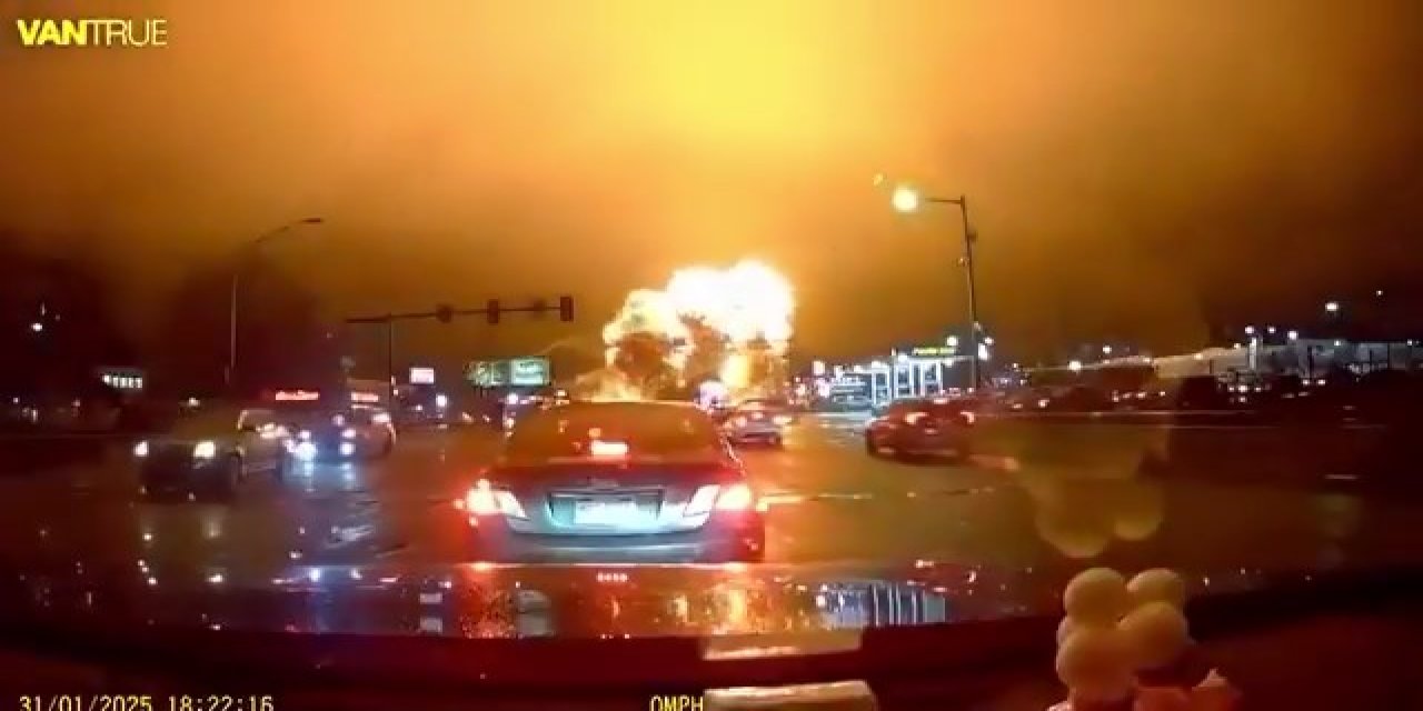 Philadelphia'da uçak yerleşim yerine düştü