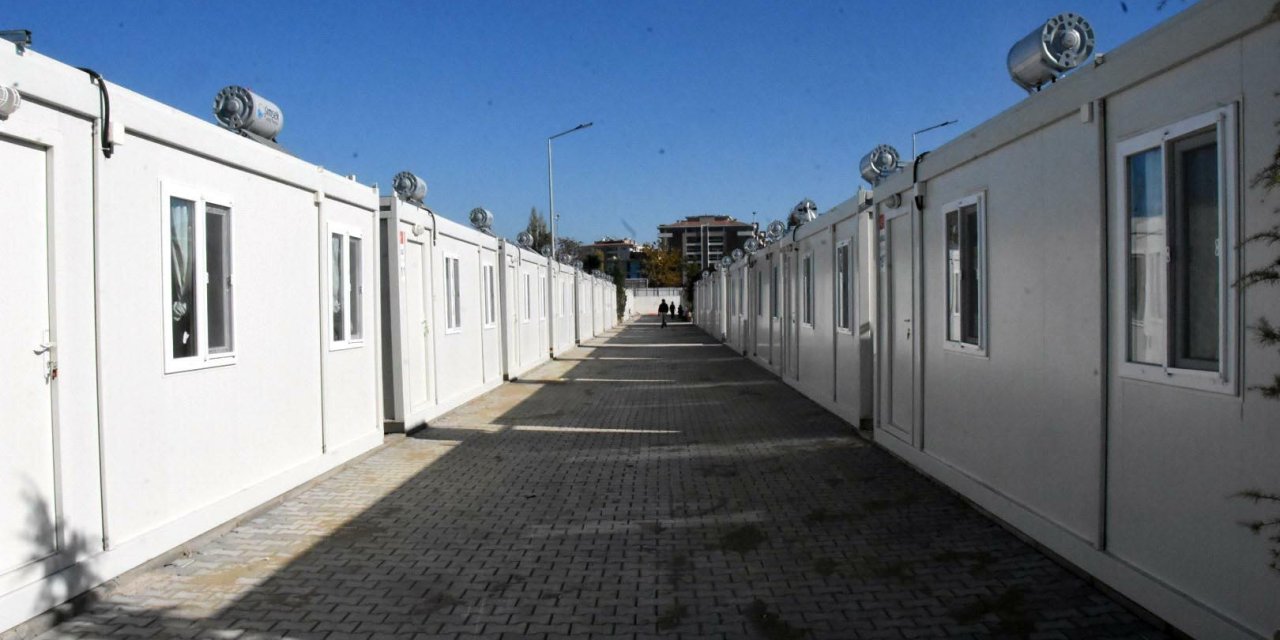 2 yıl geçti: On binlerce kişi 21 metrekarede