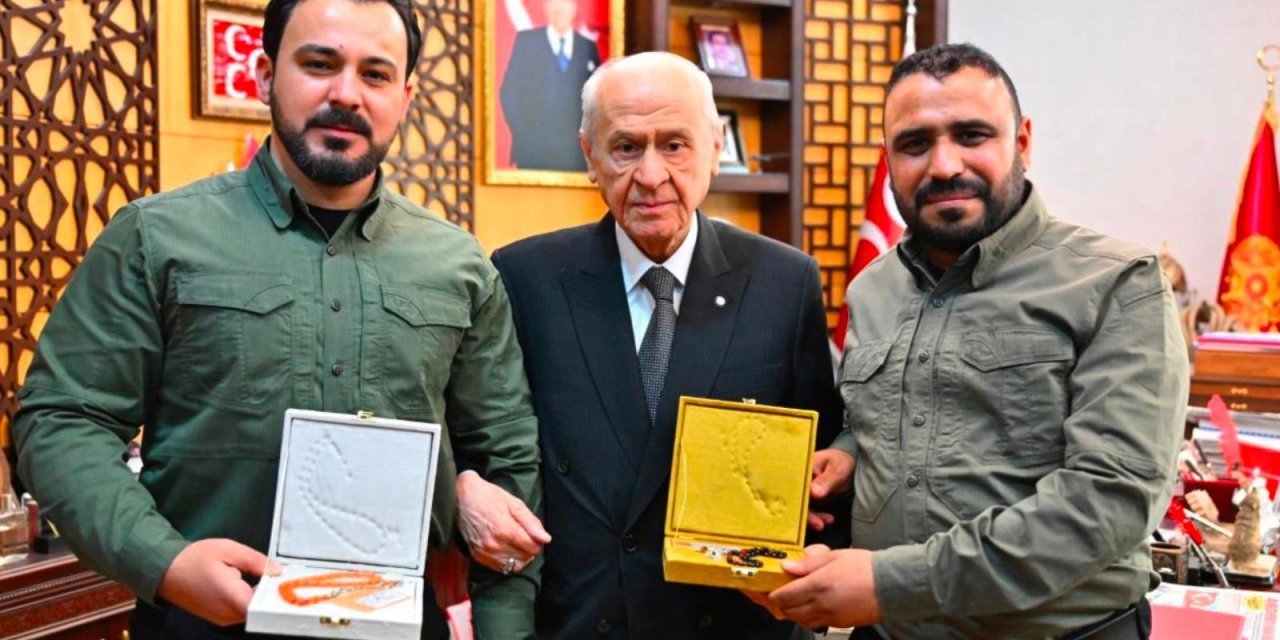 Ertuğrul Özkök: Bahçeli’nin yanındaki bu iki sivili geçen cuma nerede gördük?