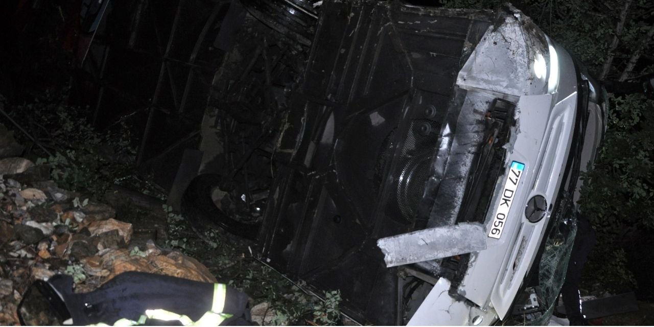 Antalya'da yolcu otobüsü devrildi: 10'u ağır 28 kişi yaralandı