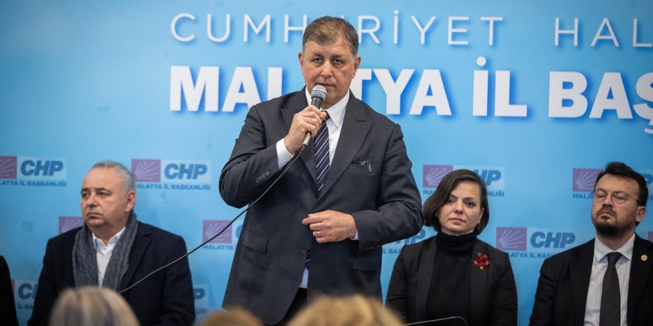 İzmir Büyükşehir Belediye Başkanı Cemil Tugay: İzmir’de kalpler deprem bölgesi için atıyor