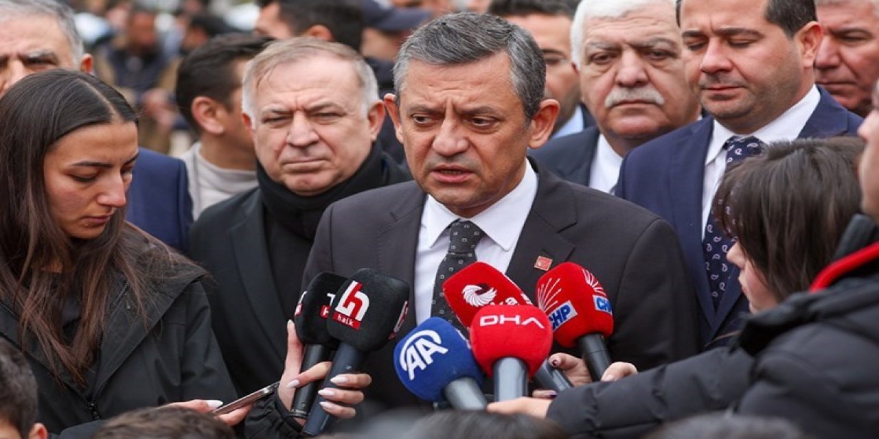 Özgür Özel'den Erdoğan'a 'Trump' göndermesi: 'Nasıl tepki göstermiyor?'